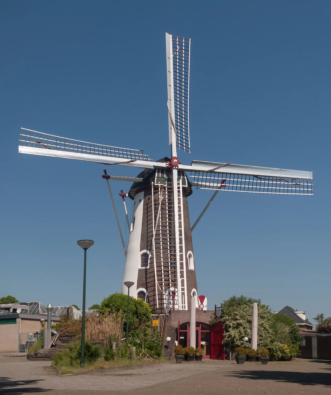 Windmolen De Adriaan in Veldhoven. Rechtenvrije foto, CC BY-SA 4.0.